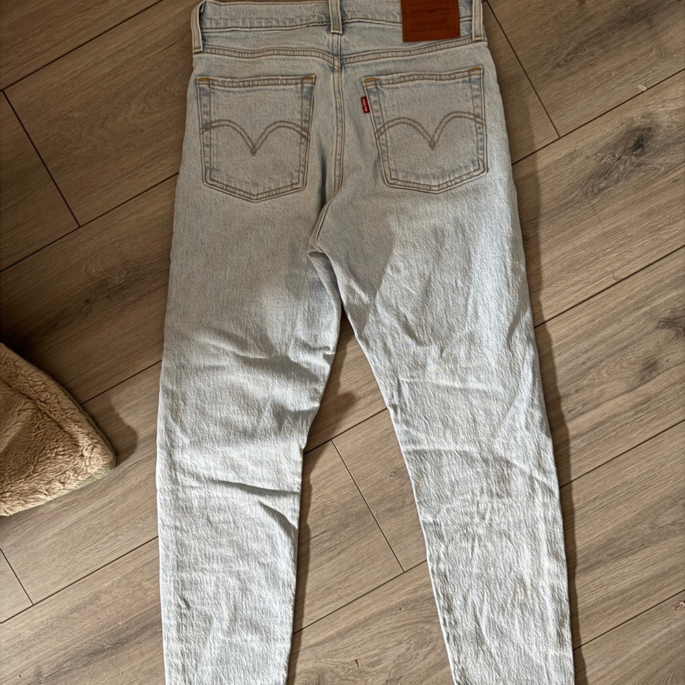 Levi's Women's Wedgie Light Blue High Rise Jeans - Picture 8 of 9